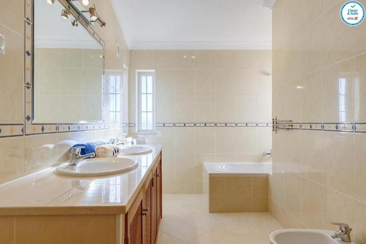 Villa Mikael - Free Wi-Fi - Aircon - Private Pool By Bedzy Albufeira Luaran gambar